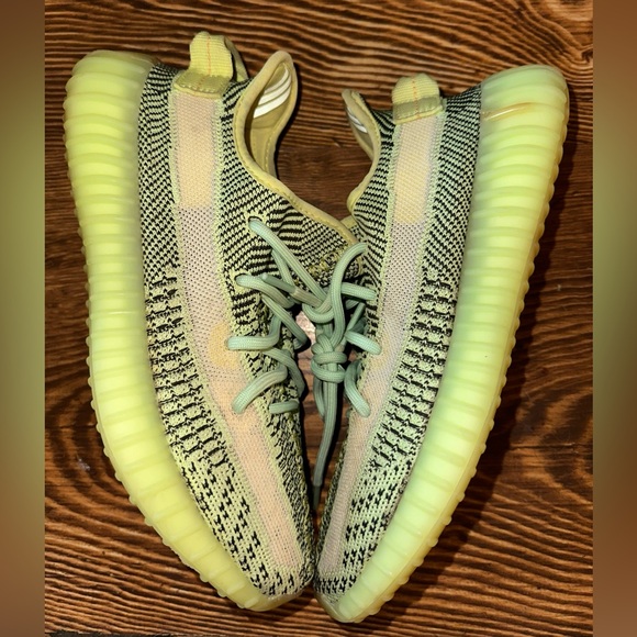 Size 7 adidas Yeezy Boost 350 V2 Low Semi Frozen Yellow Shoes Men 7 Women 8.5 - Picture 3 of 6